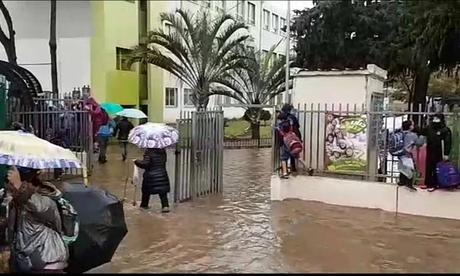 נזקי הגשמים: בית ספר יונתן נתניה הוצף בית ספר יונתן - נתניה