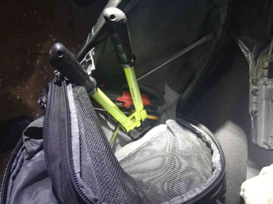 שוהה בלתי חוקי נעצר כשברשותו מחשבי רכב וכלי פריצה