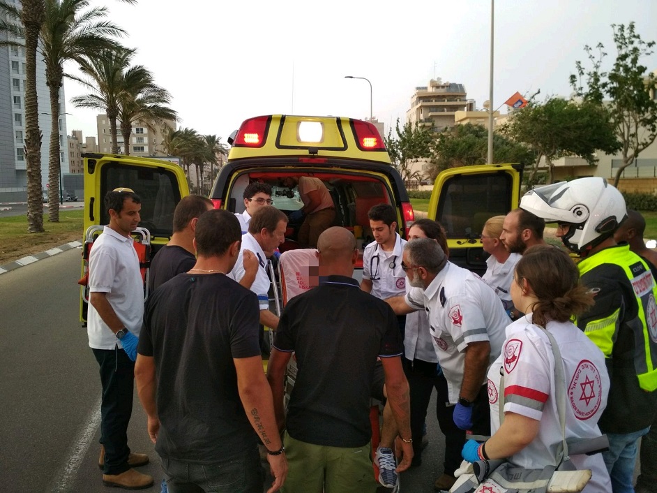 צעיר נדקר בפלג גופו העליון