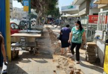 תוך סיכון עוברים ושבים: שיפוצים במדרכה ברחוב סמילנסקי נתניה