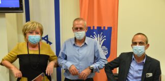 פיירברג: לבחון אפשרות לחייב צוותי החינוך להיבדק טרום כניסתם למסגרות פרופסור רוני גמזו בביקור בנתניה