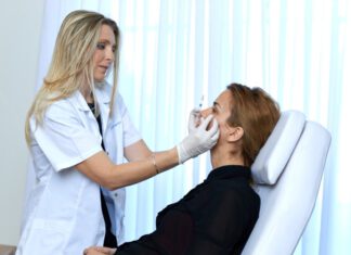 שמונה מיתוסים על טיפול בעור שחייבים לנפץ טיפול בעור - ד"ר להבית אקרמן