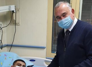תושבי נתניה התגייסו למימון פרוטזה חשמלית לכדורגלן בן ממן אלי דלל מבקר את בן ממן, כדורגלן בית"ר טוברוק שרגלו נקטעה בתאונת דרכים