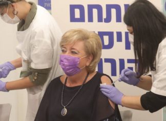 משרד הבריאות: 31,929 תושבי נתניה התחסנו נגד נגיף הקורונה מבצע חיסוני הקורונה נפתח בנתניה. פיירברג-איכר לציבור: לכו להתחסן.