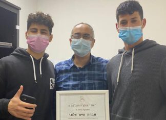 אלוני חילקה עשרות מחשבים לילדי כפר הנוער מאיה שפיה למען הקהילה - חברת אלוני חילקה עשרות מחשבים לילדי כפר הנוער מאיה שפיה