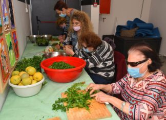 עיר במיטבה: עיוורים מבשלים למען דרי רחוב בנתניה חברי מרכז מרש"ל, עיוורים וכבדי ראייה, תורמים לחברה - ארוחות שבישלו עבור דרי רחוב בנתניה