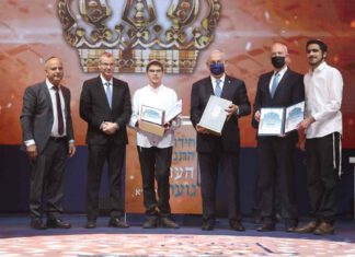 חתן התנ"ך העולמי לנוער: גלעד אברהמוף, נתניה גלעד אברהמוף, ישיבת בני עקיבא נתניה - חתן התנ"ך העולמי לנוער התשפ"א