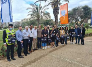 מעל 600 ערכות יזכור חולקו בנתניה למשפחות שכולות מיזם ערכות יזכור - נתניה 2021