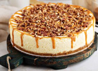 עוגת גבינה עשירה בפקאן וטופ פקאן מקורמל מתכון לעוגת גבינה עשירה בפקאן - מתוך המדור נתניה מבשלת וגם אופה מתכונים לשבועות