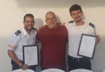 נלחמו על חיי אדם בנתניה והצילו אותו אברהם אבודרהם עם הפראמדיקים של מד"א שהצילו את חייו. צילום דוברות מד"א