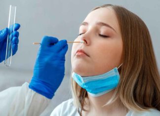 1548 חולים מאומתים בנתניה שהפכה לאדומה תמונה המתארת בדיקת קורונה בנתניה, באמצעות שימוש מטוש. בדיקות קורונה בנתניה מבוצעות בנקודות מוסדרות: מתחמי בדיקה לציבור הרחב.