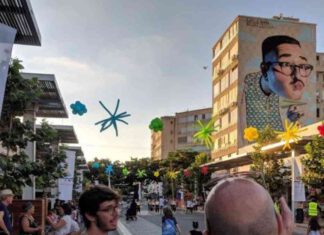 נתניה מכל זווית: 25 סיורים מרהיבים ברחבי בירת השרון סיורי קולינריה בשוק העירוני נתניה, סיורי גרפיטי שצוירו על-ידי אמנים בינלאומיים ואפילו סיורי חופים ומוזיאון עירוני עמוס היסטוריה ופעילות חווייתית לילדים. נתניה מכל זווית