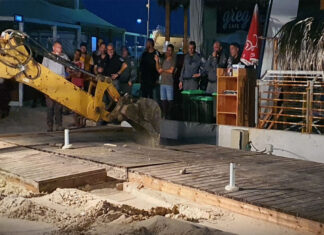 הוסרה הבמה שהוצבה על ידי מסעדות בחוף בנתניה