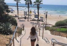 זמן רוגע: חוף הרצל נתניה חוף הרצל, נתניה ממוקם בקצה המערבי של כיכר העצמאות והמדרחוב ברחוב הרצל.