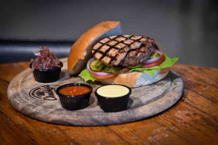 מנות הדגל של צ'אביז - המבורגר שף מנתחי פרימיום.