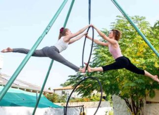 מאות צפויים להגיע ליום השלישי של פסטיבל אינזואגדה – נתניה 2021 פסטיבל אינזואגדה - נתניה. פסטיבל בו אמנים בנתניה מופיעים במקביל בעשרות חצרות בתים בעיר