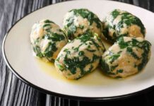 מתכון ניוקי לחם ברוטב חמאה חומה הרבה לפני ניוקי העשוי מקמח תפוחי אדמה, שלט במטבח האיטלקי ניוקי לחם. האמת, הוא גם הרבה יותר טעים... מתכון מושלם וקל להכנה.