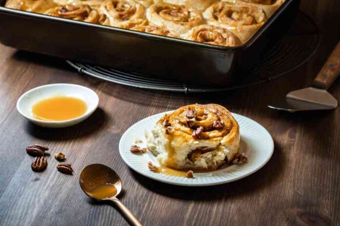 סטיקי באנס (Sticky Buns), או בעברית 