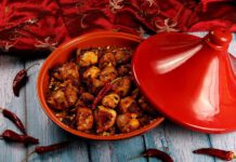 טאג'ין עוף עם פירות יבשים – מרוקו סטייל טאג'ין עוף עם פירות יבשים זו פשוט חגיגה של טעמים משגעים. זה המתכון המושלם.