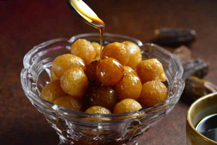 במלחמה בין סופגניה לבין ספינג' בחג חנוכה, נכנס מתחרה חדש. קוראים לכדורים האלה עוואמה, או בעברית סופגניה שהיא פאר המטבח הערבי. 