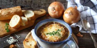 מרק בצל צרפתי מוקרם – מתכון לפינוק מושלם מתכון להכנת מרק בצל צרפתי מוקרם, מבוסס על המתכון הקלאסי עם טוויסט של סער אהרוני. נתניה מבשלת