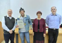 בתמר אריאל בנתניה אלופים בפיזיקה