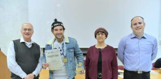 בתמר אריאל בנתניה אלופים בפיזיקה