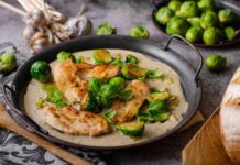 חגיגת טעמים: חזה הודו מעושן ברוטב שום וכרוב ניצנים חזה הודו מעושן ברוטב שום, עם כרוב ניצנים שבזמן בישול מקבל טעם מתקתק, היא מנה קלה לעשייה. אם ממש בא לכם להתענג, אז תגוונו עם נתחי אווז מעושן...