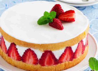 מתכון לעוגת תותים מושלמת: עוגת פריזייה אין ויטרינה של קונדיטוריה בפריז, שאינה מציגה עוגת פריזייה. קבלו מתכון לעוגת תותים מושלמת, מוקפדת ויפהפייה.