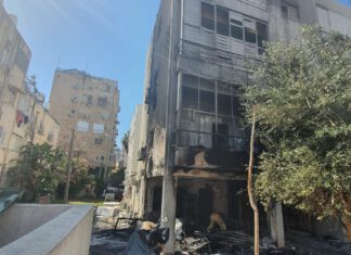 שבעה פצועים בשריפה ברחוב הגליל, אחד קשה בשריפה שפרצה בדירה ברחוב הגליל בנתניה נפצעו שבעה דיירים; אחד קשה, אחד בינוני וחמישה במצב קל; כוחות כיבוי השתלטו על הדליקה, למקום נגרם נזק כבד