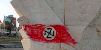 זעזוע: אלמונים ריססו צלב קרס על אנדרטה בנתניה המשנה לראש עיריית נתניה, אפרים בולמש: בושה וחרפה שאלמונים המתנגדים לפוטין, מרססים צלב קרס על האנדרטה הלאומית לזכרם של יהודי ברה"מ שלחמו נגד הנאצים.