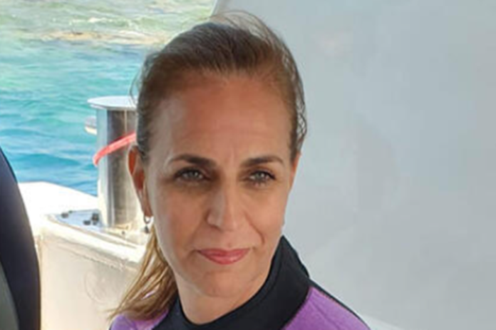 אורית פלד (49), תושבת פרדסיה, היא הישראלית שטבעה למוות בזמן שצללה בשארם. משרד החוץ וחברת פספורטכארד סייעו בהעברת הארון לישראל. 