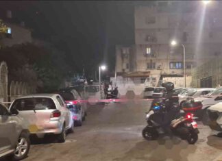 חשד לרצח בנתניה: צעיר נדקר למוות במהלך קטטה בתמונה: זירת רצח ברחוב יוספטל בנתניה לאחר שהמשטרה חסמה את זירת האירוע