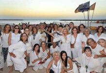 נשות נתניה חגגו את "תשליכי" – הטקס שהפך למסורת בעיר בתמונה, משתתפות טקס "תשליכי" שהפך למסורת בנתניה.