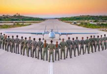 שלושה מבין בוגרי קורס מפעילי כטמ"ם מאזור נתניה בתמונה: בוגרי קורס מספר 40 של חיל האוויר - מטיסי ומפעילי כטמ"ם