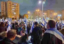 מעל 1000 הפגינו בנתניה במחאה נגד הרפורמה המשפטית המתוכננת בתמונה: מעל אלף מפגינים בנתניה במחאה נגד הרפורמה המשפטית המתוכננת על-ידי ממשלת נתניהו. צילום מתוך דף הפייסבוק של דוד (דודו) סלמה - ממארגני המחאה בנתניה.