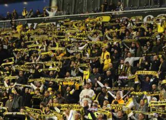 מכבי נתניה תשחק בחצי גמר גביע הטוטו מול חיפה בתמונה: אוהדי מכבי נתניה ממלאים את היציע. צולם במשחק בין מכבי נתניה להפועל תל אביב