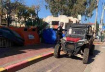 עמק חפר: המשטרה הורידה מהכביש 15 כלי רכב בתמונה: שוטרי שדות בוחנים רישיונות ומצב רכב שטח באזור עמק חפר.