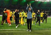 נתניה חילצה תיקו מאופס (0:0) מול מכבי תל אביב בתמונה: שחקני נתניה, בניצוחו של רן קוז'וך חוגגים את העפלת הקבוצה לחצי גמר גביע המדינה. צילום ניר אנשר - נתניה אונליין (ksn)