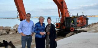 על רקע קריסת המצוק ביקרה השרה להגנת הסביבה בנתניה השרה להגנת הסביבה, עידית סילמן, מבקרת בנתניה. הסיור המקצועי במצוקי נתניה - בעקבות התמוטטות של מעל 800 טון אבנים וחולות.