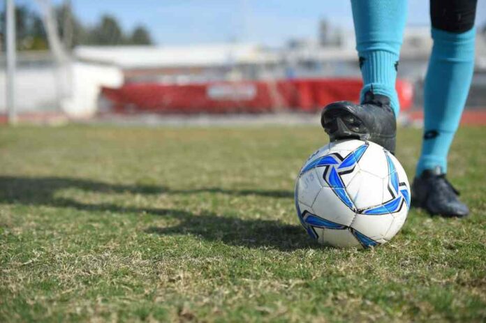 תמונה המחישה את אחד משני ענפי הספורט בו מתמחה פנימיית אורט נתניה. כדורגל. צילום לירן קינן