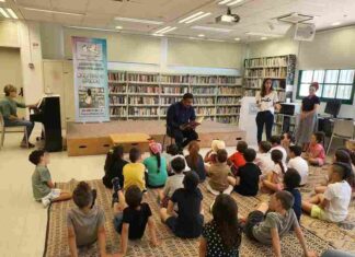 מאות תלמידי כיתה א' נחשפו לספרים בכפר יונה נבחרים מהספרים. פרויקט הקריאה של כפר יונה