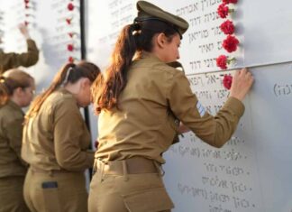 מאות בטקס התייחדות והנחת אבן פינה לזכר חללי חיל הטכנולוגיה והאחזקה טקס התייחדות והנחת אבן פינה לזכר חללי חיל הטכנולוגיה והאחזקה בנתניה