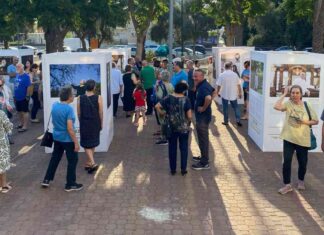 מאות בפתיחת התערוכה "להשאיר חותם" בקדימה צורן תערוכה להשאיר חותם - קדימה צורן