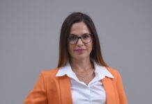 רונית ריקלין מסתערת על היעד הבא: מועצת העיר נתניה רונית ריקלין, לשעבר בכירה בעולם הבנקאות והפיננסים. מועמדת יש עתיד בנתניה למועצת העיר.