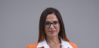 רונית ריקלין מסתערת על היעד הבא: מועצת העיר נתניה רונית ריקלין, לשעבר בכירה בעולם הבנקאות והפיננסים. מועמדת יש עתיד בנתניה למועצת העיר.