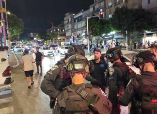 הרוג ולמעלה מ-12 פצועים בקטטה בין אריתראים בנתניה שוטרי יס"מ ושוטרי נתניה לאחר שהשתלטו על הקטטה ההמונית