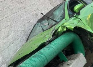 נתניה: נעצר החשוד שדרס למוות רוכב אופנוע והולך רגל ונמלט הרכב שפגע ודרס למוות רוכב אופנוע והולך רגל. צילום באדיבות מד"א