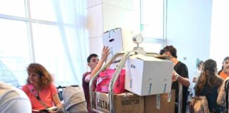 למעלה מ-4000 מתושבי העוטף והדרום לנים ב-14 מלונות ודירות בנתניה נתניה היפה: ארגזים מלאים בציוד ובביגוד שתרמו תושבי נתניה למען מפוני הדרום המתארחים במלונות העיר