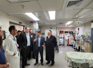 השר מיקי זוהר ביקר את ניצולי הטבח במסיבה ברעים המאושפזים בלניאדו השר מיקי זוהר מבקר בבית חולים לניאדו, שקלט פצועים מהדרום ומאושפזים מבתי חולים בצפון.